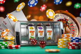 What is the role of big data and analytics in online casinos?